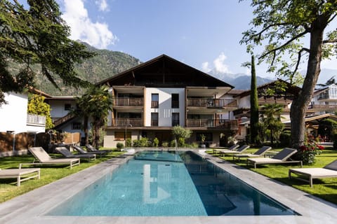 Property building, Garden, Swimming pool