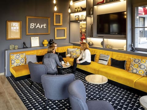 Lounge or bar