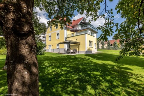 Property building, Garden, Balcony/Terrace, Balcony/Terrace