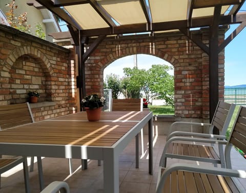 Garden, Dining area