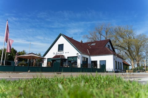 Property building, Restaurant/places to eat
