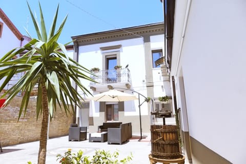 Property building, Facade/entrance, Garden view