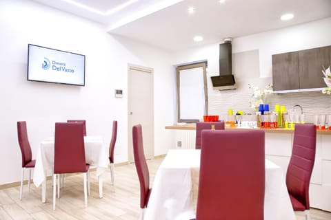 Restaurant/places to eat, Dining area