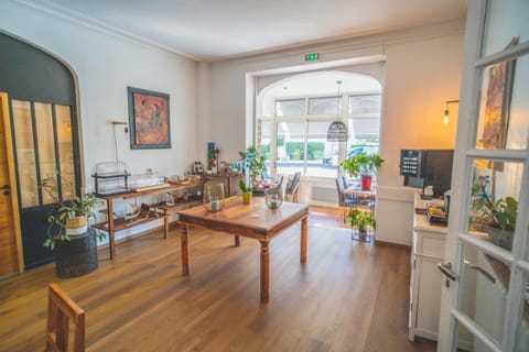 Property building, Breakfast