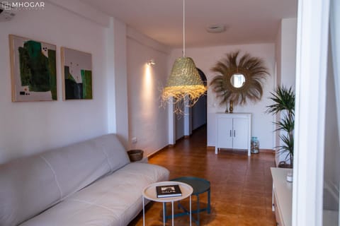 Nightclub / DJ, Living room, Lobby or reception, Lounge or bar, Seating area