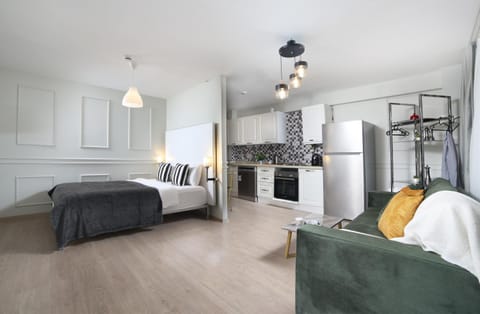 Bed, Kitchen or kitchenette, Photo of the whole room, Bedroom