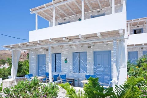 Patio, Facade/entrance, Day