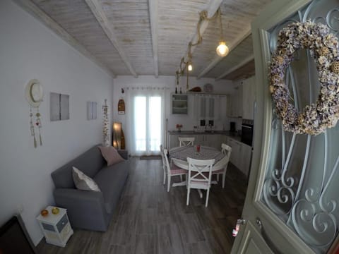 Facade/entrance, Kitchen or kitchenette, Living room, Photo of the whole room, Seating area, Dining area