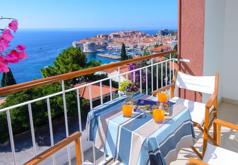 Nearby landmark, Day, Neighbourhood, Natural landscape, Summer, Balcony/Terrace, Other, Decorative detail, Seating area, Dining area, On site, City view, City view, Landmark view, Sea view, Sea view