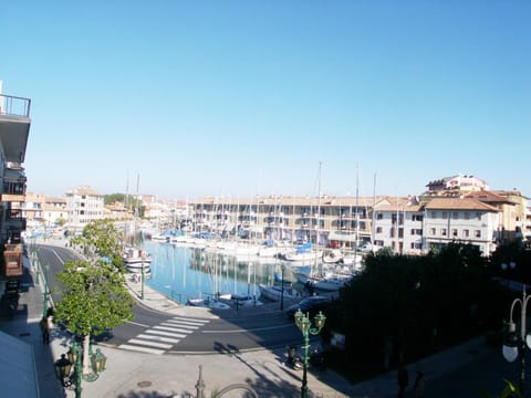 City view, Street view