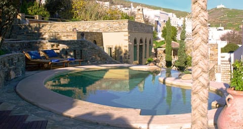 Garden, Area and facilities, Swimming pool