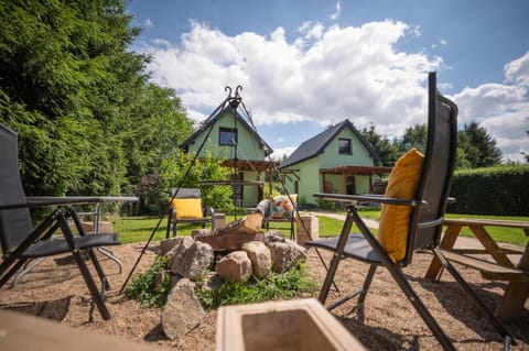 Property building, Day, BBQ facilities, Garden, Garden view