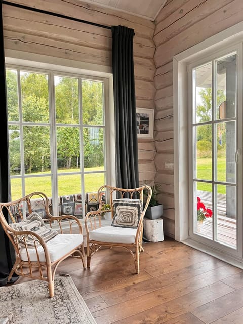 Day, Living room, Seating area