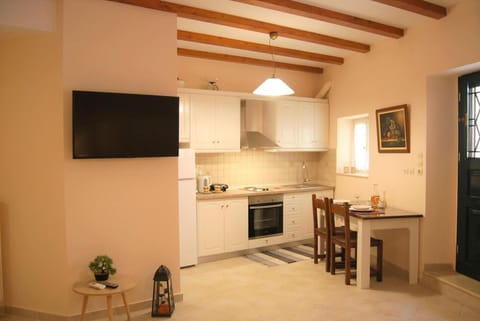 Dining area, kitchen
