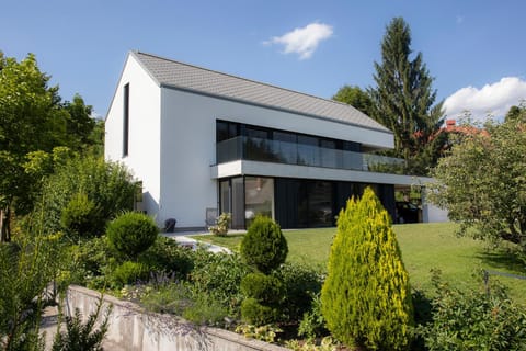 Property building, Facade/entrance, Garden