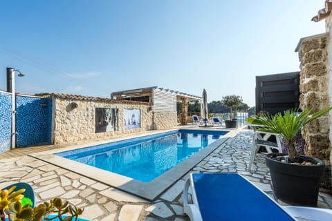 Property logo or sign, Balcony/Terrace
