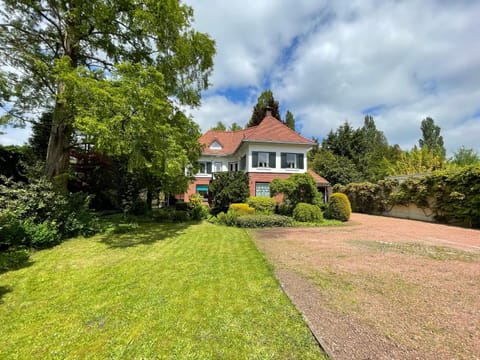 Property building, Spring, Day, Garden, Garden view