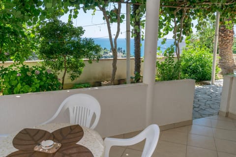 Facade/entrance, Balcony/Terrace, Landmark view, Sea view