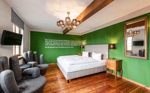 Bed, Photo of the whole room