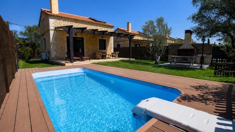 Property building, Swimming pool, Breakfast