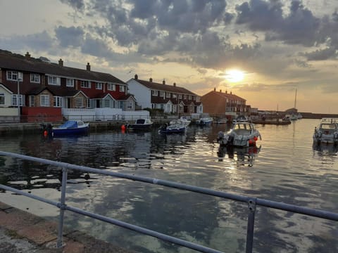 Inner Harbour Cottage House in England