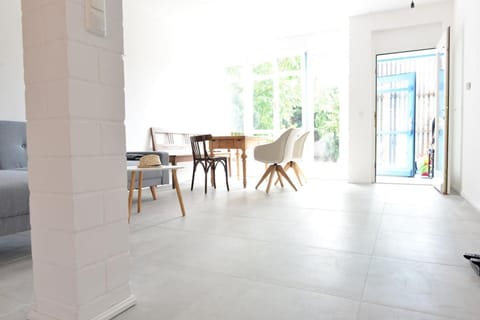 Garden, Living room, Dining area, Garden view