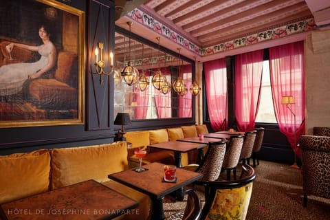 Lounge or bar