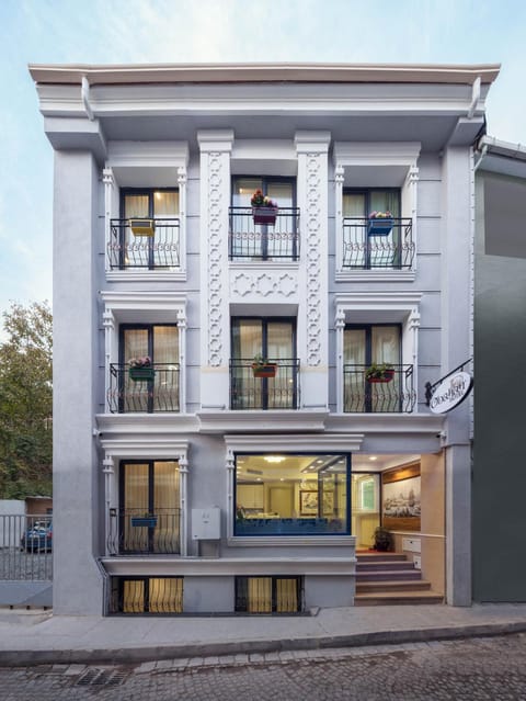 Property building, Facade/entrance, Day
