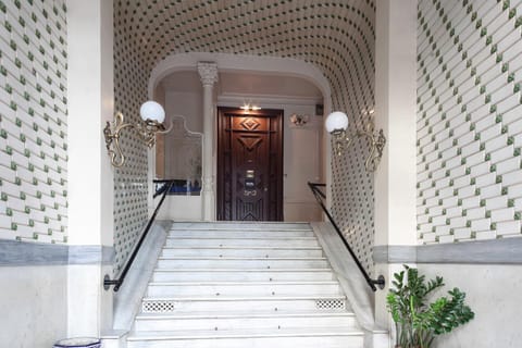 Facade/entrance