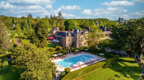 Property building, Garden, Swimming pool