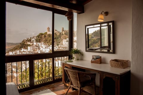 View (from property/room), Balcony/Terrace, Living room, City view, Mountain view