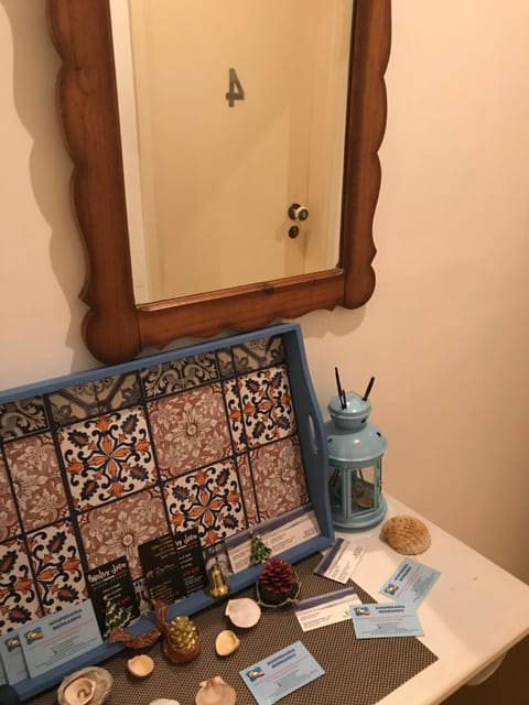Shower, Toilet, Bed, Bathroom, TV and multimedia, Other, Other, Photo of the whole room, Decorative detail, Decorative detail, Bedroom, On site, Area and facilities