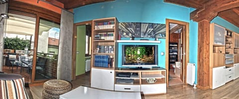 Communal lounge/ TV room