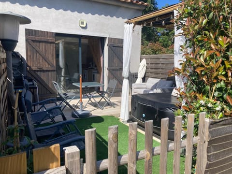 Patio, Dining area, Garden view, sunbed