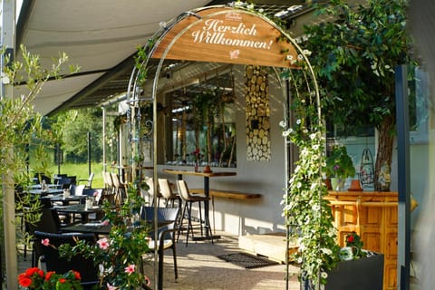 Property building, Restaurant/places to eat