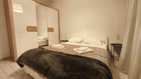 133 Sokratous, Black marble. Apartment in Kallithea