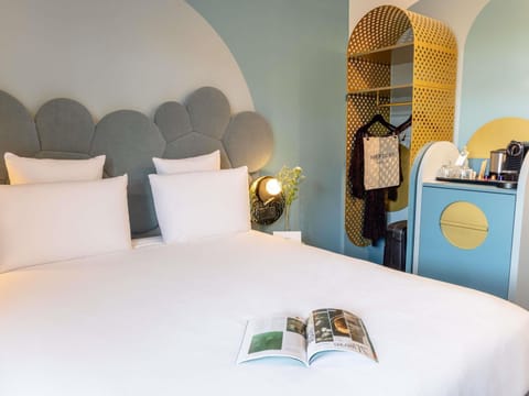 Bed, TV and multimedia, Coffee/tea facilities, Photo of the whole room, Bedroom, internet, minibar, wardrobe