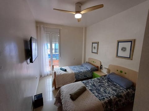 Communal lounge/ TV room, Bed, TV and multimedia, Photo of the whole room, Evening entertainment, Bedroom, air conditioner
