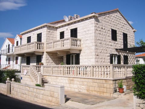 Property building, Facade/entrance