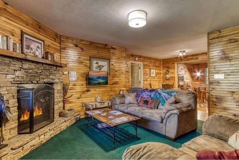 TV and multimedia, Living room, Seating area, flat iron