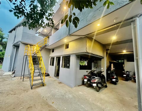 Property building, Day