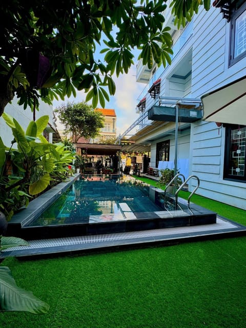 Property building, Garden, Pool view, Swimming pool, sunbed