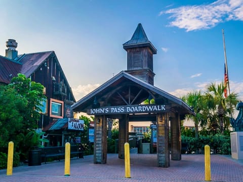 Boca Ciega Resort 313 Charming One Bedroom on the water at Boca Ciega Resort and Marina 23106 Apartment in Seminole