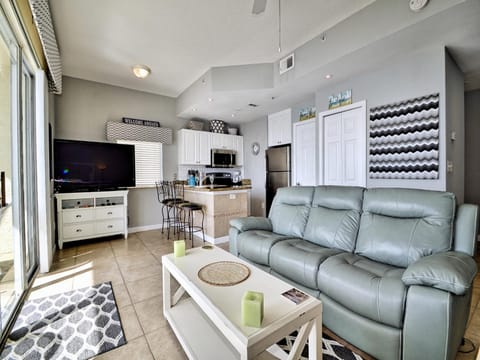 Boca Ciega Resort 313 Charming One Bedroom on the water at Boca Ciega Resort and Marina 23106 Apartment in Seminole