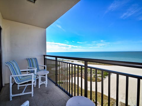 Harbour Light Towers 1105 11th Floor Beachfront Studio at Harbour Light Towers 23118 Apartment in Sand Key