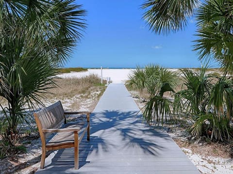 Harbour Light Towers 1105 11th Floor Beachfront Studio at Harbour Light Towers 23118 Apartment in Sand Key