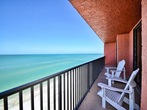 Madeira Towers 802 Renovated Madeira Towers Beachfront 2 Bedroom 2 Bathroom Condo 23143 Apartment in Redington Beach