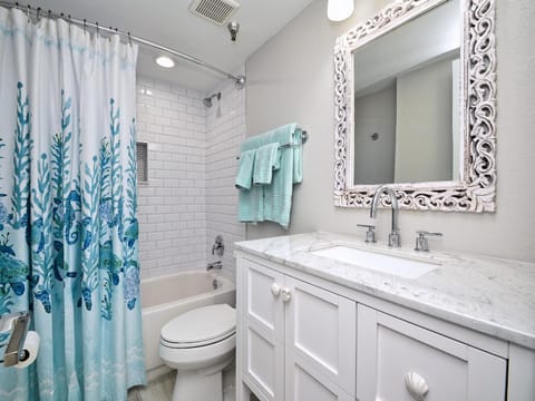 Madeira Towers 802 Renovated Madeira Towers Beachfront 2 Bedroom 2 Bathroom Condo 23143 Apartment in Redington Beach