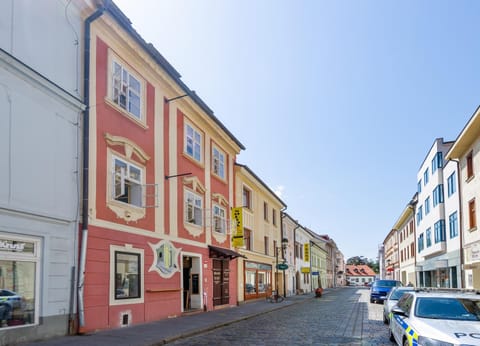 Facade/entrance, Neighbourhood, Street view