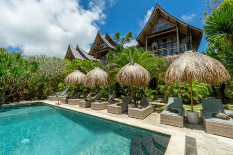 Property building, Garden, Garden view, Pool view, Swimming pool, sunbed